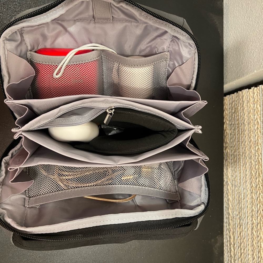 Best Bagsmart Grey and Black Travel Tech Gadget, Jewelry, MakeUp, Bag - Picture 2 of 7